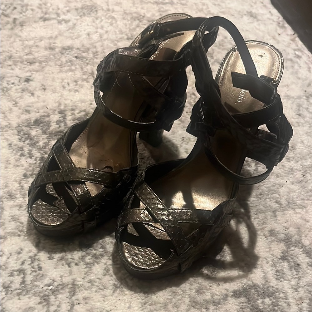 Calvin Klein 7M Parma grey heels
